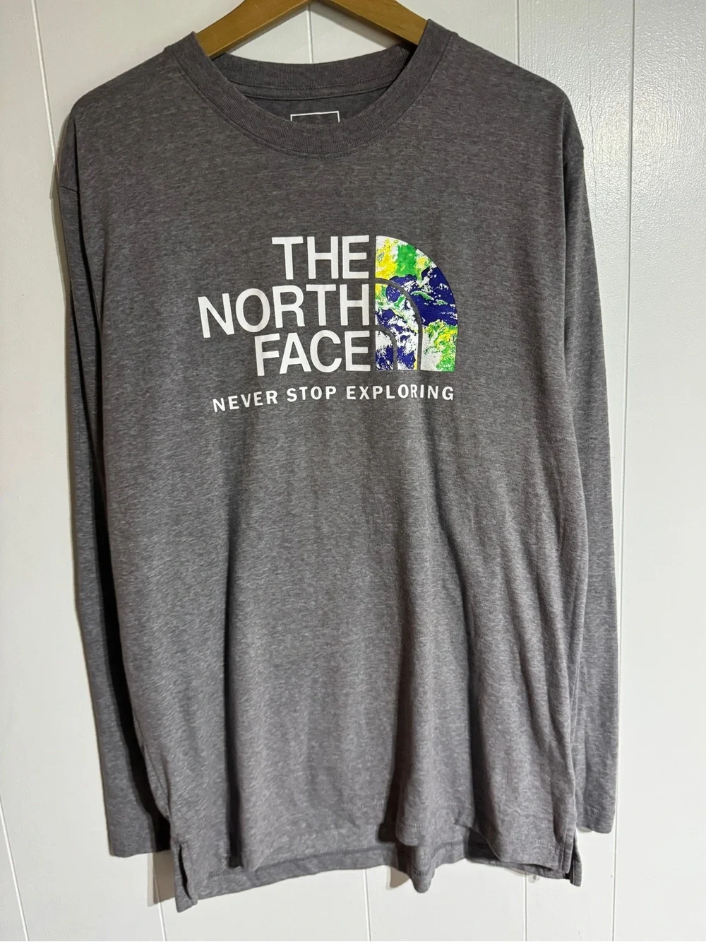 The North Face Men’s Long Sleeve Earth Graphic T-shirt Logo Tee Grey Large TNF
